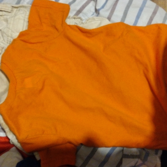 Boys size 4 tshirt - Picture 3 of 3